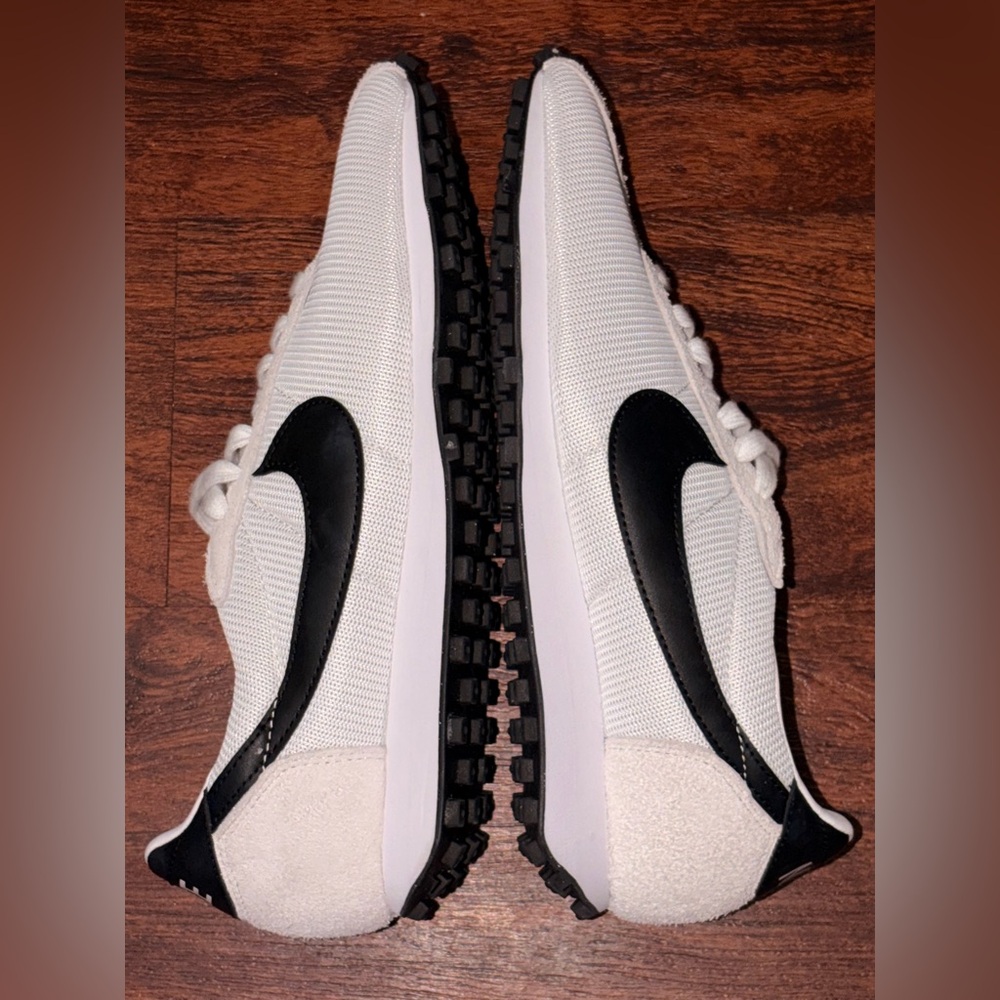 Nike size 10.5 - Picture 10 of 12